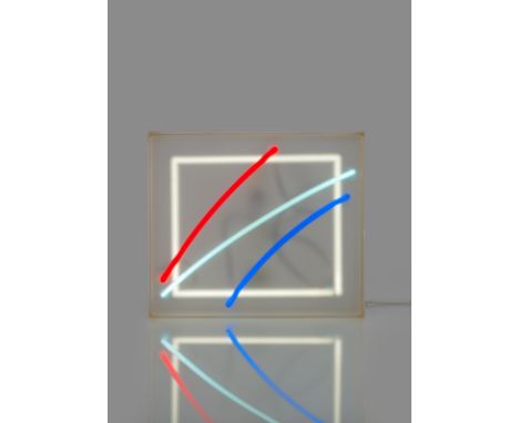 Tamschick, RüdigerLeipzig, geboren 194233 x 38 x 14 cm.Horizonte, 2003. Neon-Röhren in weiß, rot und blau in Plexiglaskasten,