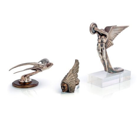 Konvolut: Drei Kühlerfiguren FigurenH. 23/6 cmVerschiedene Künstler u.a. von Francois Bazin. Metall, zwei verchromt. Zwei im 