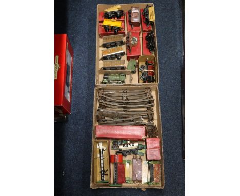 Hornby O gauge model railways including 101 0-4-0 clockwork tender locomotive 1842 LNER green, boxed, 0-4-0 clockwork locomot