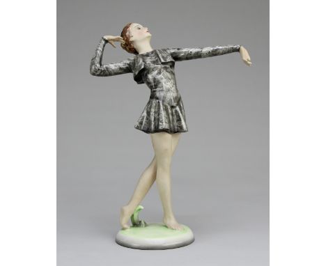 Goldscheider - Figur"Feierlicher Rhythmus (Mary Wigman)" Feinkeramik farbig dekoriert und glasiert, stehende Tänzerin mit erh