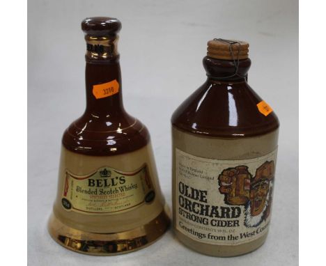 Bell's blended Scotch whisky decanter, 37.5cl, 40%, one bottle; and Olde Orchard strong cider in flagon (2)