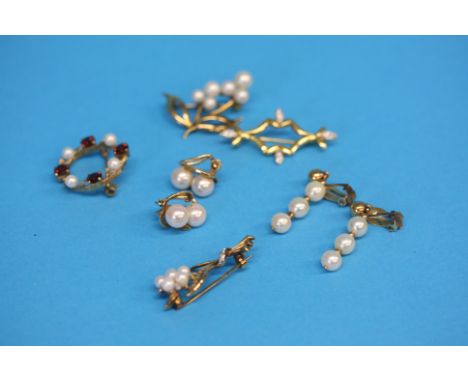 A 9ct gold floral pearl set brooch, a 9ct gold diamond brooch, two pairs of 9ct gold earrings etc. (8)