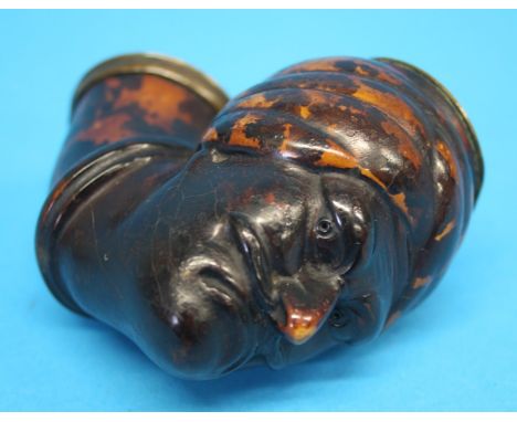 A carved pipe bowl in the form of a Middle Eastern gentleman. 7 cm high.