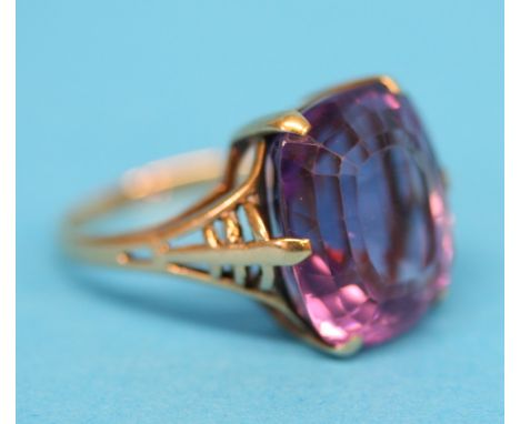 A 9ct gold ring set with amethyst.  Ring size N.