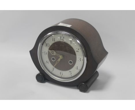 A SMITHS MANTEL CLOCK WITH KEY 