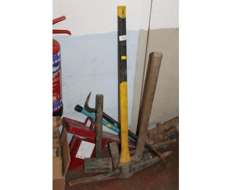 A SELECTION OF HAND TOOLS TO INCLUDE A PICK AXE, SLEDGE HAMMER, PIPE BENDER, ETC TOGETHER WITH A BOX OF AUTOMATIC CLOSING DOO