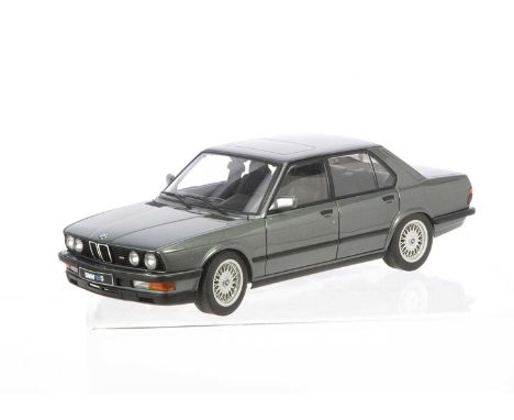 AutoArt 1:18 BMW M5 Shadow Line 1987, 75151, in original box, VG-E, would benefit from cleaning, dusty from display, from a s