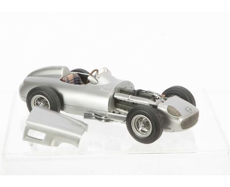 A CMC 1:18 Mercedes-Benz W196 Silberpfeil-Monoposto, M-006, in original box with certificate and swing tag, VG-E, would benef