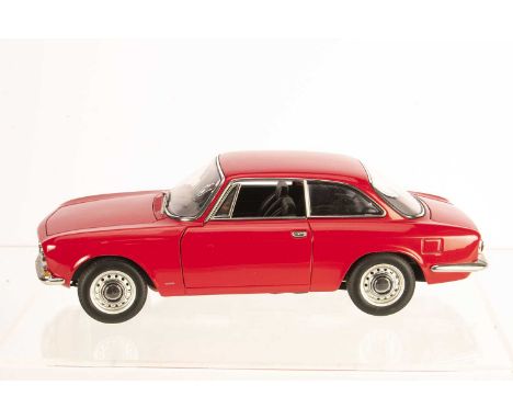 AutoArt 1:18 Alfa Romeo 1750 GTV, 70107, in original box, VG-E, would benefit from cleaning, dusty from display, from a smoki