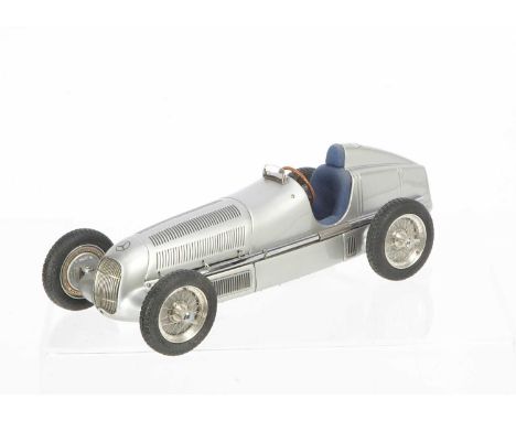 A CMC 1:18 Mercedes Benz 1934 W25, M-033, in original box with certificate and swing tag, VG-E, would benefit from cleaning, 