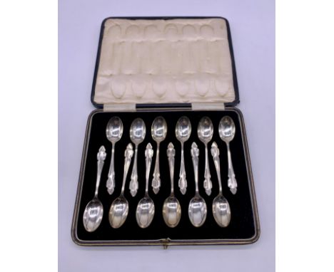 Boxed set 12 sterling silver tea spoons by Cooper Brothers & Sons Ltd, Sheffield143g