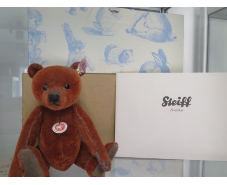 A Steiff Ralph the bear, 22cm tall, Limited Edition number 523 of 2010, boxed with outer box and certificate, as new 