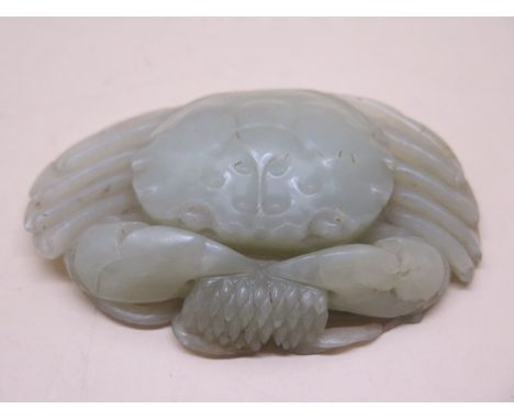A carved jade crab, 10.5cm x 7cm, in good condition 