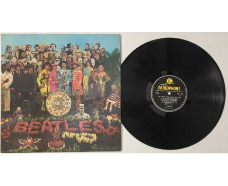 THE BEATLES - SGT PEPPERS LONELY HEARTS CLUB BAND LP (PMC 7027 - STOCK MONO ORIGINAL - FOURTH PROOF). A lovely example of a s