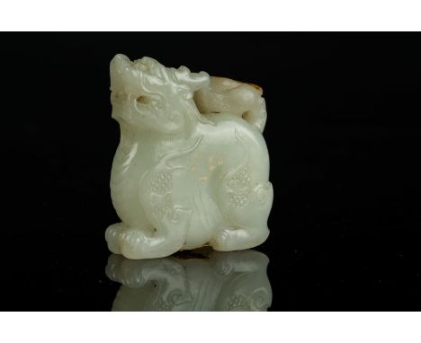 Chinese Art. A jade carving in the shape of a bixie  China, 19th century . Cm 5,00 x 6,00. 