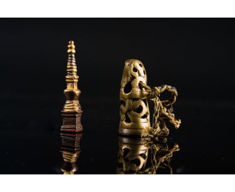 Himalayan Art. Two bronze seals  Tibet, 18th-19th century . Provenance: Adriano Moscatelli, Rome. Cm 4,50. 