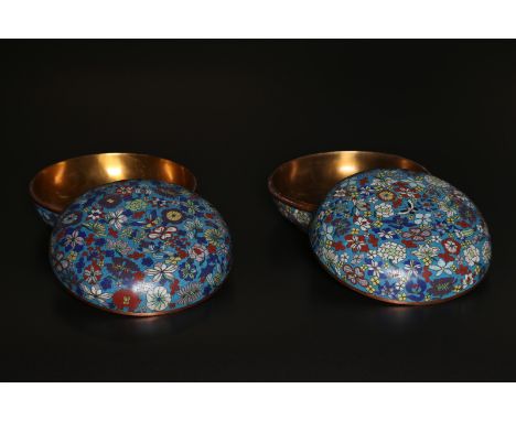 Chinese Art. A pair of cloisonnÃ© enamel round boxes China, early 20th century . Cm 21,00 x 9,00. 