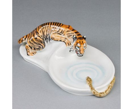 Aschenschale mit Tiger und SchlangeMeißner Ofen- und Porzellanfabrik, vorm. Carl Teichert um 1882- 1900. Porzellan, weiß, gla
