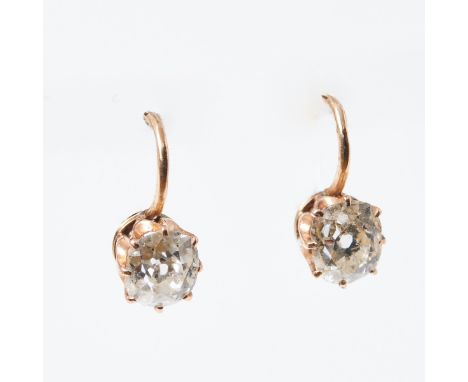 Paar antike DiamantohrringeUm 1880. 585/- Roségold, ungestemp., geprüft. Gewicht: 2,3 g. 2 Diamanten im Altschliff zus. ca. 1