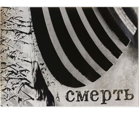 Astrid Klein1951 Köln - lebt und arbeitet in Köln - "Smert" (Tod) - Bromsilbergelantineabzug. 43,4 x 60,8 cm. Rückseitig sign
