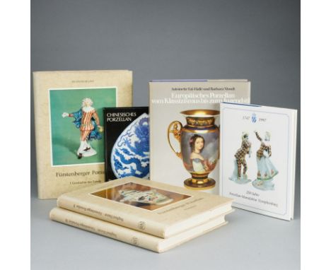 Konvolut Kunstbücher "Porzellan"Ducret, Siegfried. Fürstenberger Porzellan. Bd. I, II, III. Braunschweig 1965. Seiten leicht 