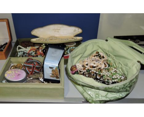 A quantity of costume jewellery including faux pearl necklace, a yellow metal locket, assorted unmounted hardstones etc.