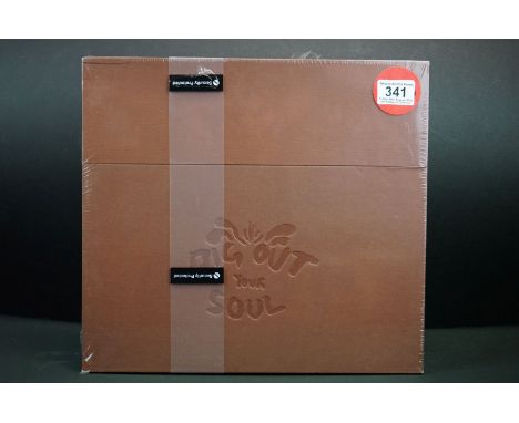 Vinyl / CD - Sealed Oasis Dig Out Your Soul Box Set, split to top of seal, ex 