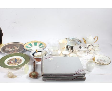 Mixed ceramics, to include Limoges collectors plates, white and gilt cups and saucers, a Vohenstrauss of Bavaria plate, small