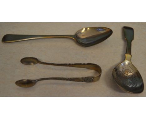 Silver caddy spoon, tea spoon and small sugar tongs, total approx weight 1.3ozt