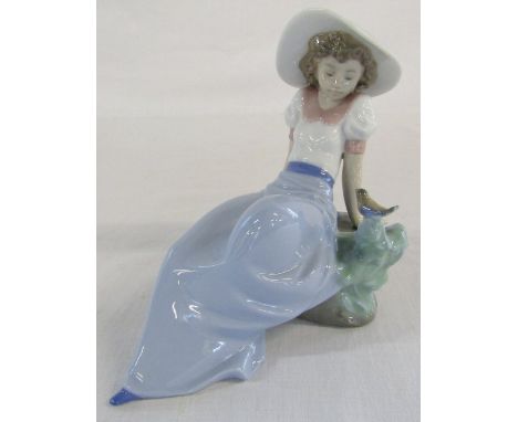 Nao figurine 'Listening to bird song' no 1042