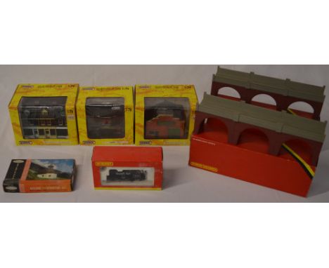 3 Scenix OO gauge model buildings, Hornby 'Smokey Joe' locomotive, 2 Hornby bridges and a miniature model kit 