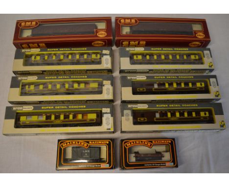 10 boxed model railway carriages and wagons including Wrenn, Mainline & Airfix