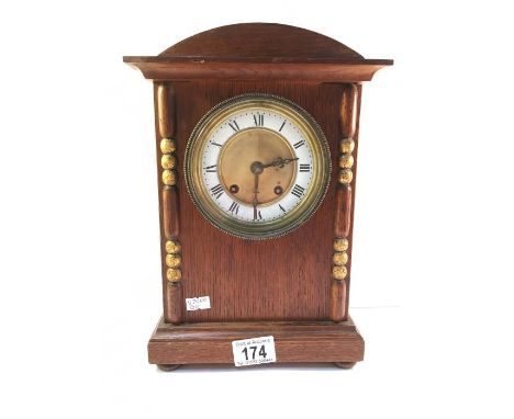 A mantel clock