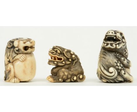 Three Edo period Japanese ivory katabori-netsuke, in the form of Shishi with a moving ball in its mouth, H 3,3 - 4,6cm, Total