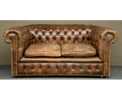 A Chesterfield sofa with brown leather upholstering,  H 77 - W 177 - D 96 cm