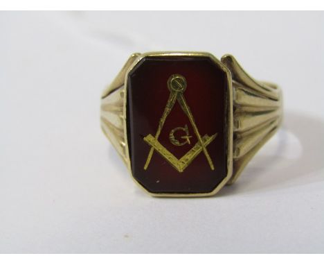 9ct YELLOW GOLD MASONIC RING, size U/V 