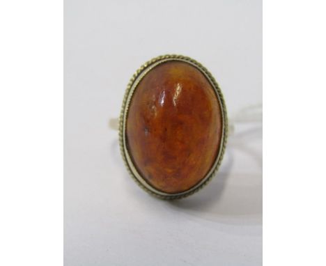 9CT YELLOW GOLD VINTAGE AMBER RING, cabochon cut amber in bezel setting, 9ct yellow gold shank, size O 