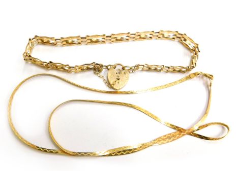 Various 9ct gold and other jewellery, to include a 9ct gold gate bracelet, with heart shaped padlock and safety chain on a th