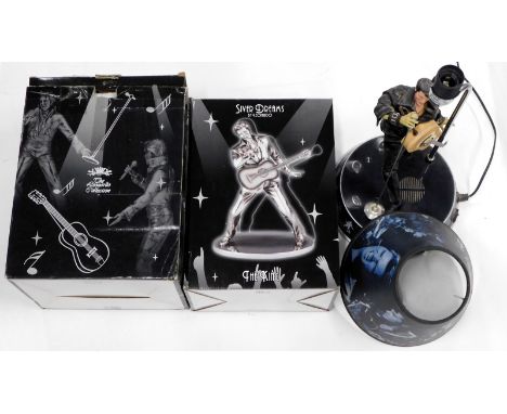 A quantity of Elvis Presley memorabilia, to include a decorated Elvis Presley lamp, boxed, two Leonardo figurines, etc.