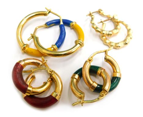 Four pairs of earrings, to include two pairs of 9ct gold small hoop earrings, each with a coloured design base, one green, on