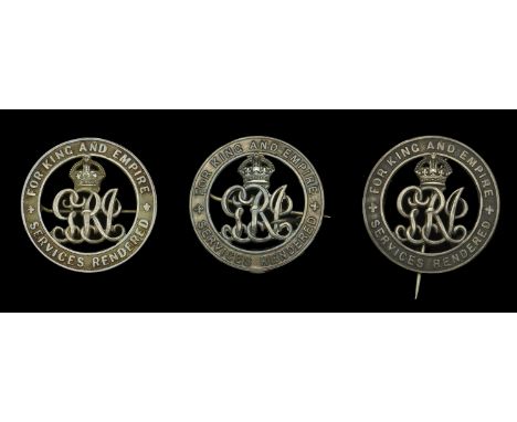 Silver War Badge (3) the reverses officially numbered ‘318231’; ‘B304375’; and ‘23077’, first in box of issue, and last in nu