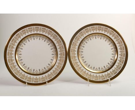De Lamerie Fine Bone China, heavily gilded Dinner Plates , specially made high end quality item, Made in England, diameter 27