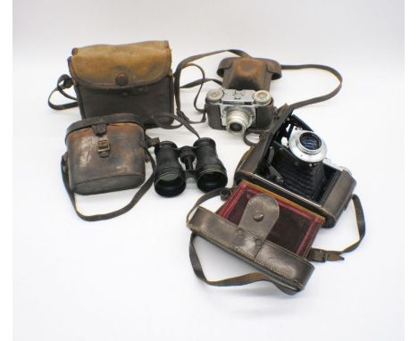 A Voigtlander Bessa I camera along with a Paxette Prontor SVS camera, a pair of Grand Lumiere binoculars etc.