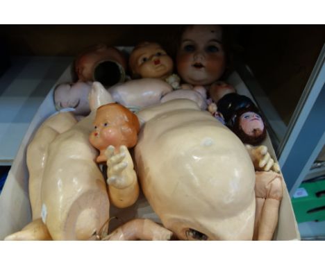 A COLLECTION OF VINTAGE DOLL'S HEADS and parts