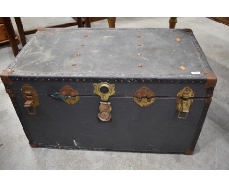 A vintage travel trunk, approx. 91 x 51 x 51cm