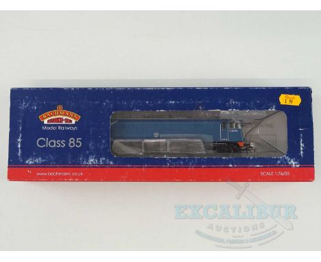 A BACHMANN 31-679 OO gauge Type AL5 electric locomotive in BR electric blue (small yellow panel) livery numbered E3095 - VG i