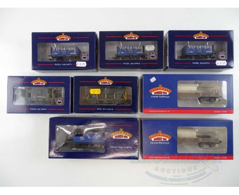 A group of BACHMANN OO gauge wagons including nuclear flask wagons and brake vans - VG in G/VG boxes (8)