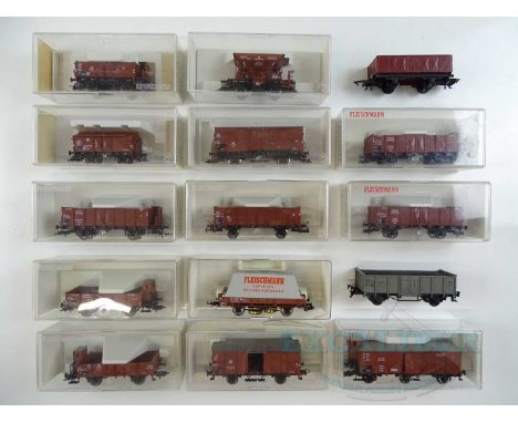 A group of FLEISCHMANN HO gauge German Outline wagons (mostly boxed) - G/VG in G boxes (where boxed) (15)