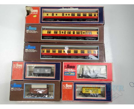 A group of LIMA O gauge rolling stock comprising 3 Mk 1 coaches and a group of four different wagons - G/VG in F/G boxes (7)