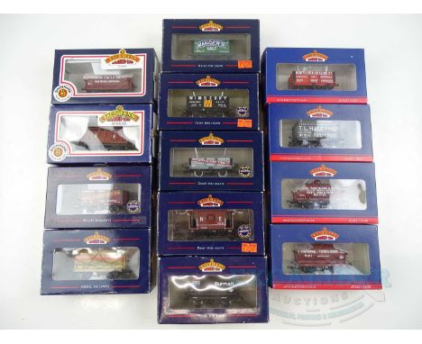 A group of BACHMANN OO gauge mixed wagons in various liveries - VG in G/VG boxes (13)